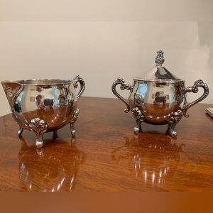 Cream and Sugar Bowl (with top) in Leonard silver plate footed set.